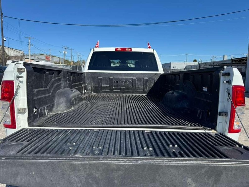 Ram 2500 Vehicle Full-screen Gallery Image 15