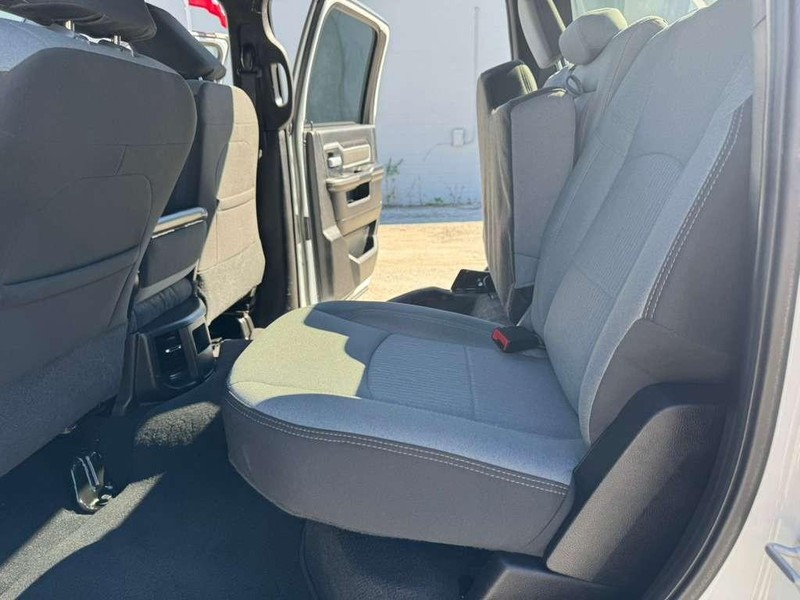 Ram 2500 Vehicle Full-screen Gallery Image 17