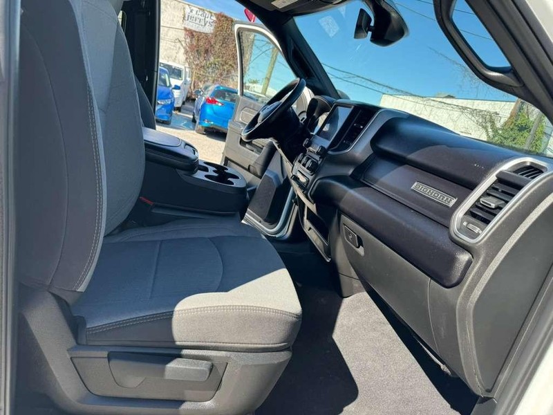 Ram 2500 Vehicle Full-screen Gallery Image 19