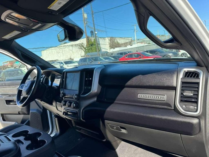 Ram 2500 Vehicle Full-screen Gallery Image 20