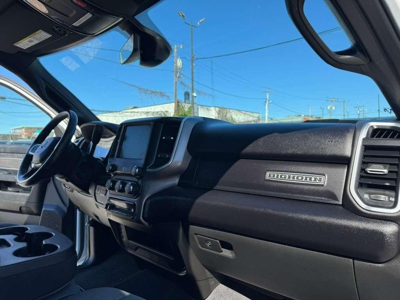 Ram 2500 Vehicle Full-screen Gallery Image 24