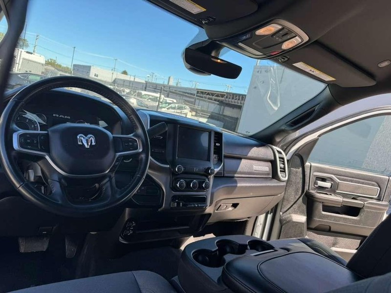 Ram 2500 Vehicle Full-screen Gallery Image 25