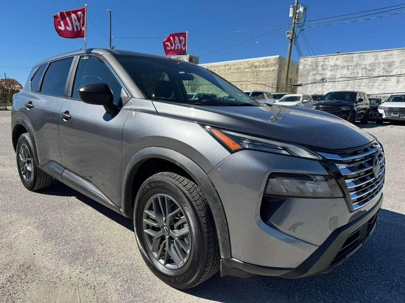 Nissan Rogue Vehicle Full-screen Gallery Image 4