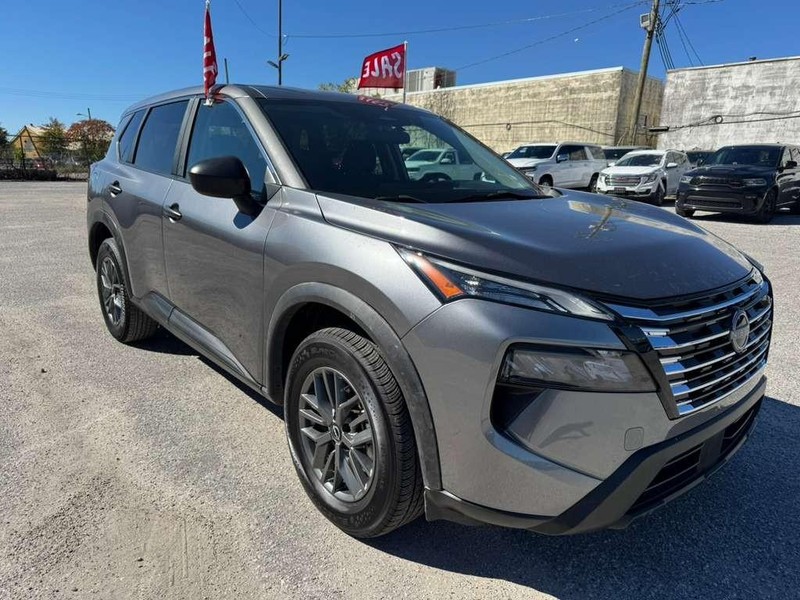 Nissan Rogue Vehicle Full-screen Gallery Image 6