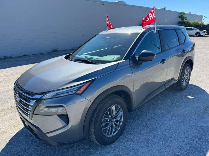 Nissan Rogue Vehicle Full-screen Gallery Image 8