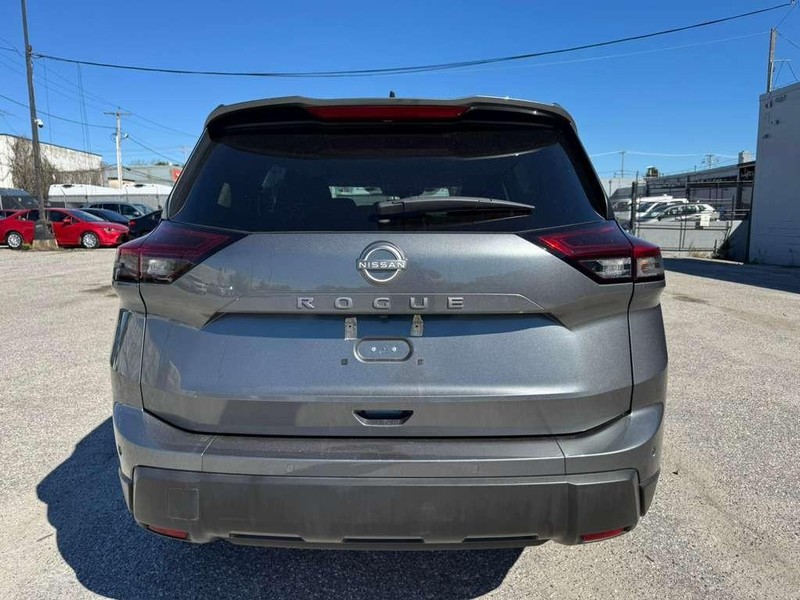 Nissan Rogue Vehicle Full-screen Gallery Image 9