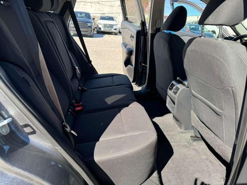 Nissan Rogue Vehicle Full-screen Gallery Image 14