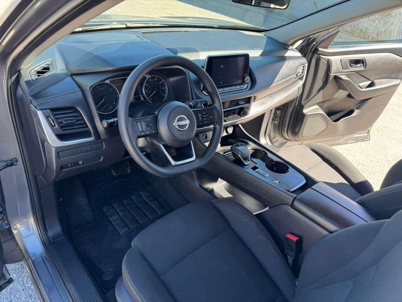 Nissan Rogue Vehicle Full-screen Gallery Image 22