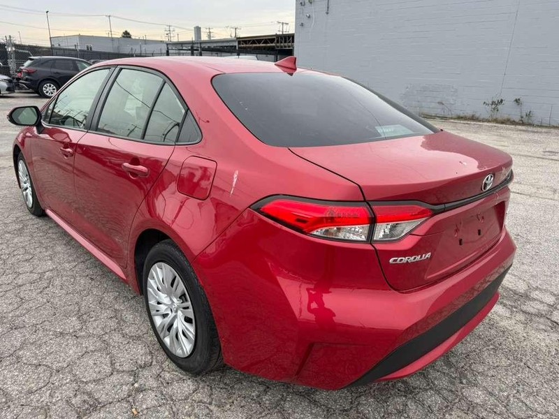 Toyota Corolla Vehicle Full-screen Gallery Image 15