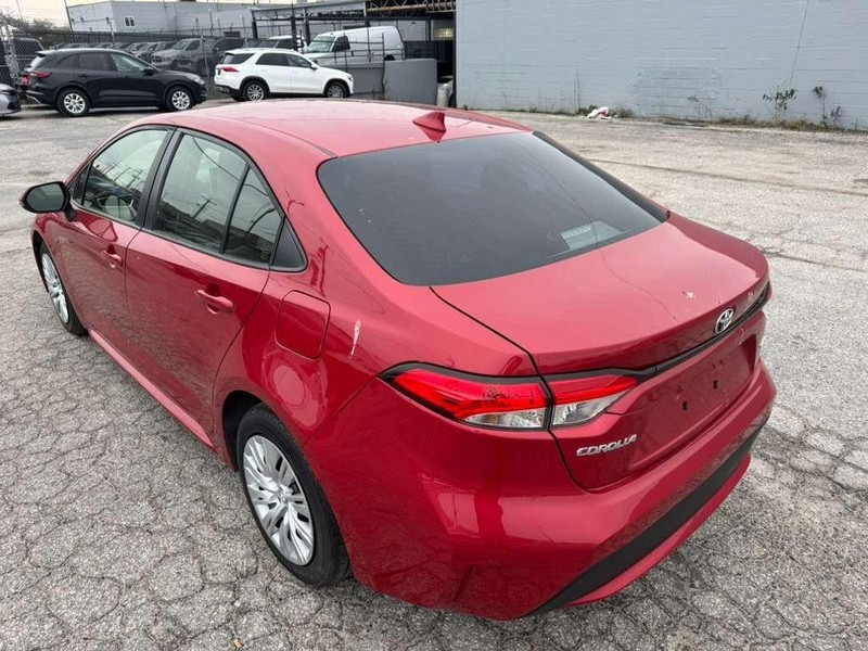 Toyota Corolla Vehicle Full-screen Gallery Image 16