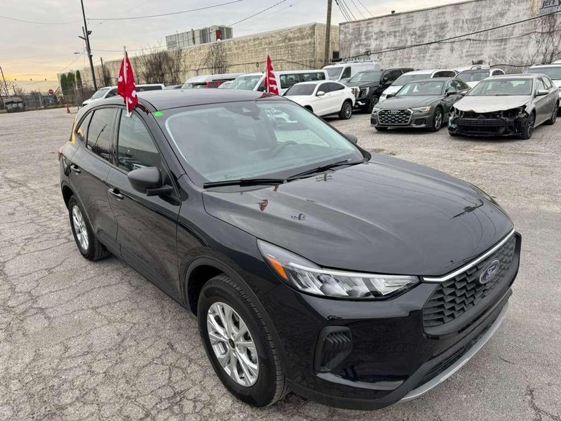 Ford Escape Vehicle Full-screen Gallery Image 4