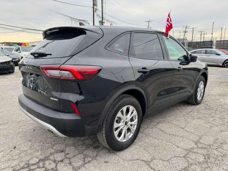 Ford Escape Vehicle Full-screen Gallery Image 6