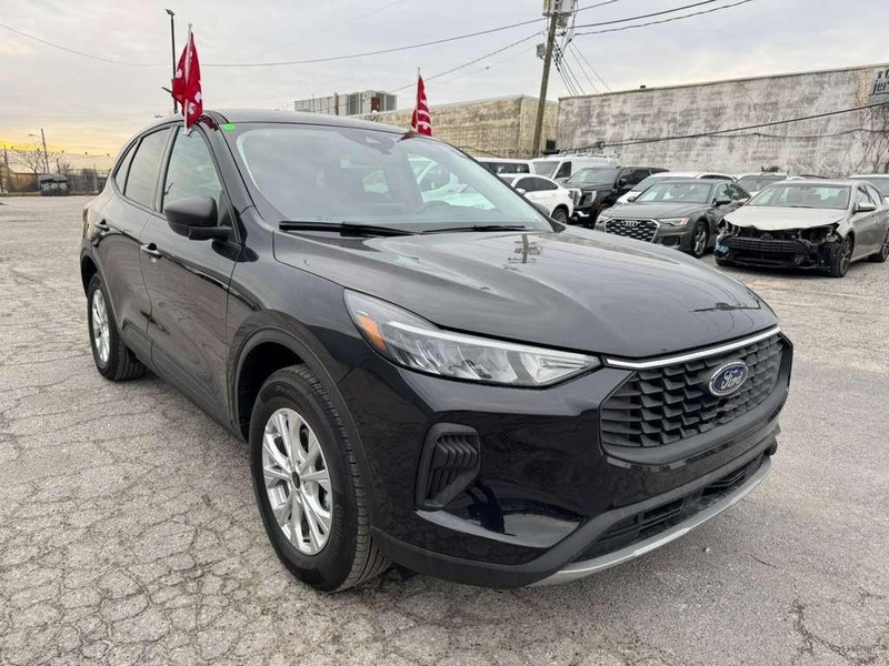 Ford Escape Vehicle Full-screen Gallery Image 11