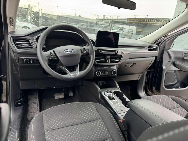 Ford Escape Vehicle Full-screen Gallery Image 14