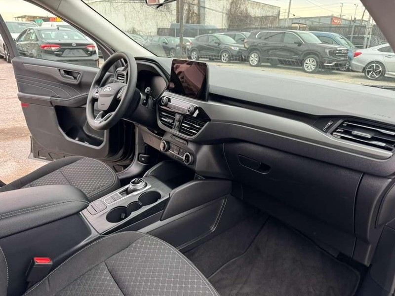 Ford Escape Vehicle Full-screen Gallery Image 15