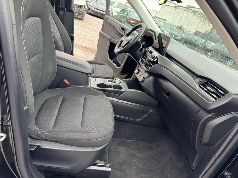 Ford Escape Vehicle Full-screen Gallery Image 16