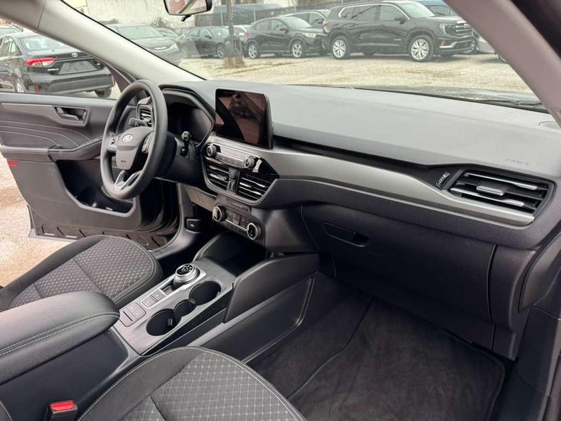 Ford Escape Vehicle Full-screen Gallery Image 17