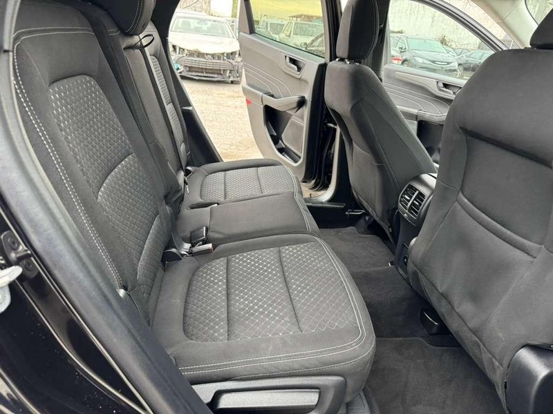 Ford Escape Vehicle Full-screen Gallery Image 18