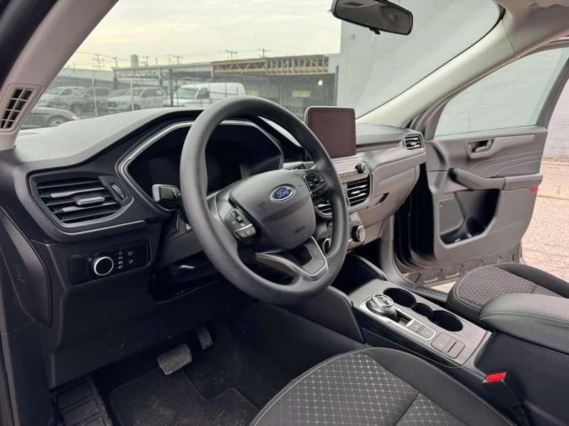 Ford Escape Vehicle Full-screen Gallery Image 20