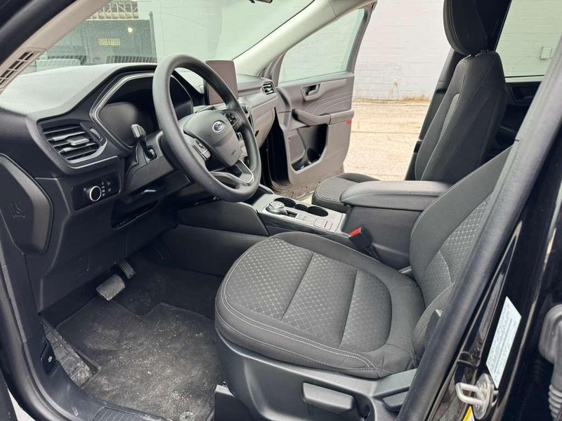 Ford Escape Vehicle Full-screen Gallery Image 21