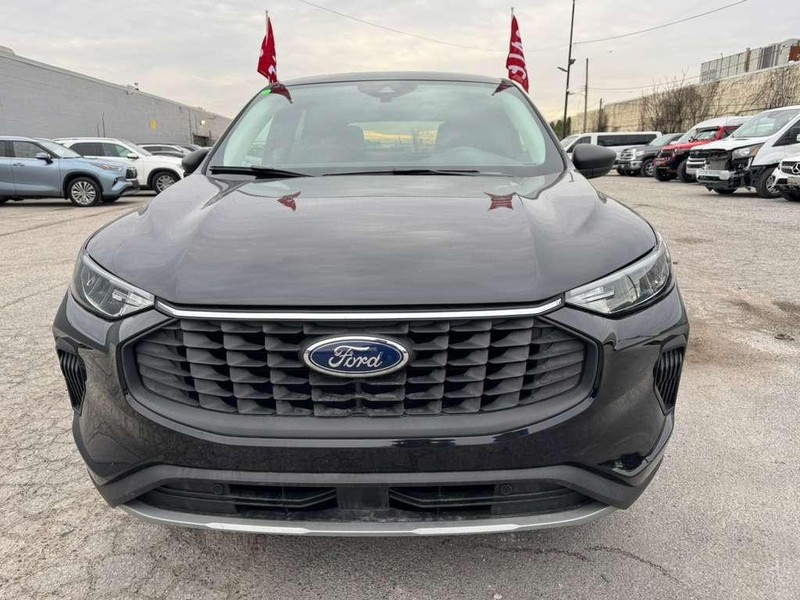 Ford Escape Vehicle Full-screen Gallery Image 23