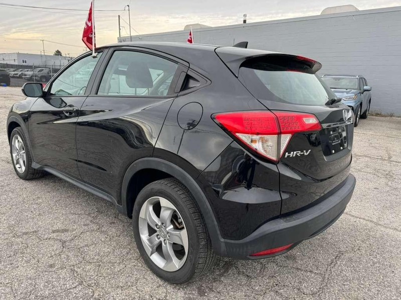 Honda HR-V Vehicle Full-screen Gallery Image 9