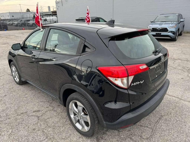 Honda HR-V Vehicle Full-screen Gallery Image 10