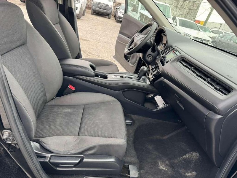 Honda HR-V Vehicle Full-screen Gallery Image 15