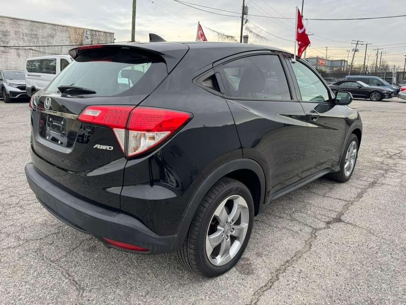 Honda HR-V Vehicle Full-screen Gallery Image 16