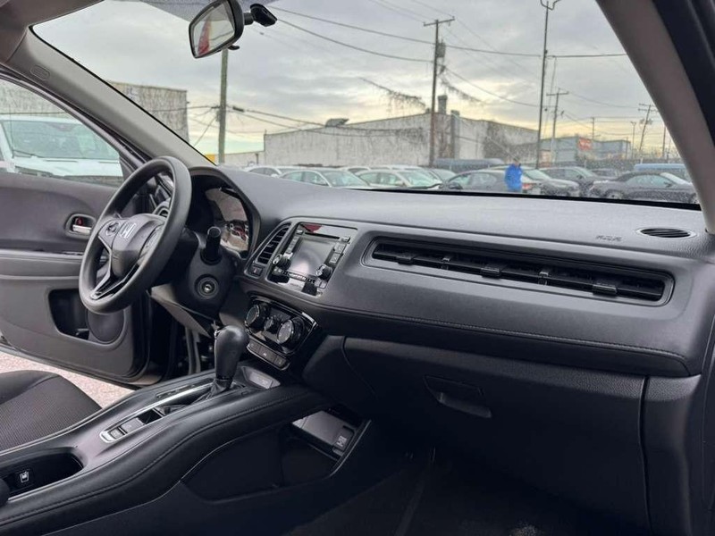 Honda HR-V Vehicle Full-screen Gallery Image 19