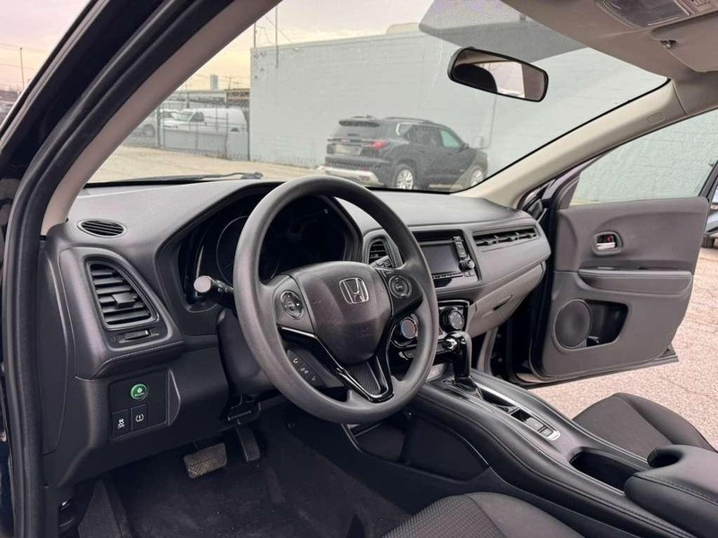 Honda HR-V Vehicle Full-screen Gallery Image 21