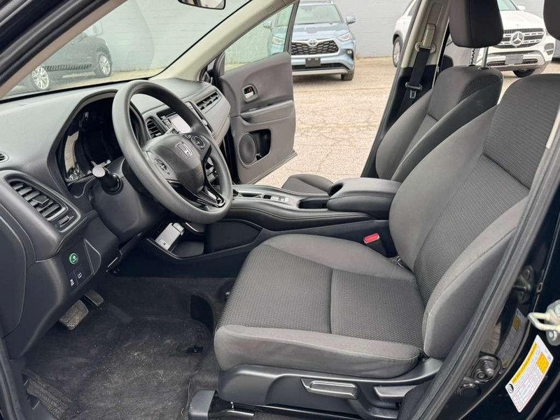 Honda HR-V Vehicle Full-screen Gallery Image 23