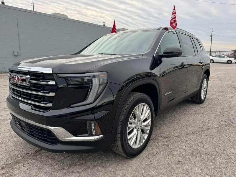 GMC Acadia Vehicle Full-screen Gallery Image 2