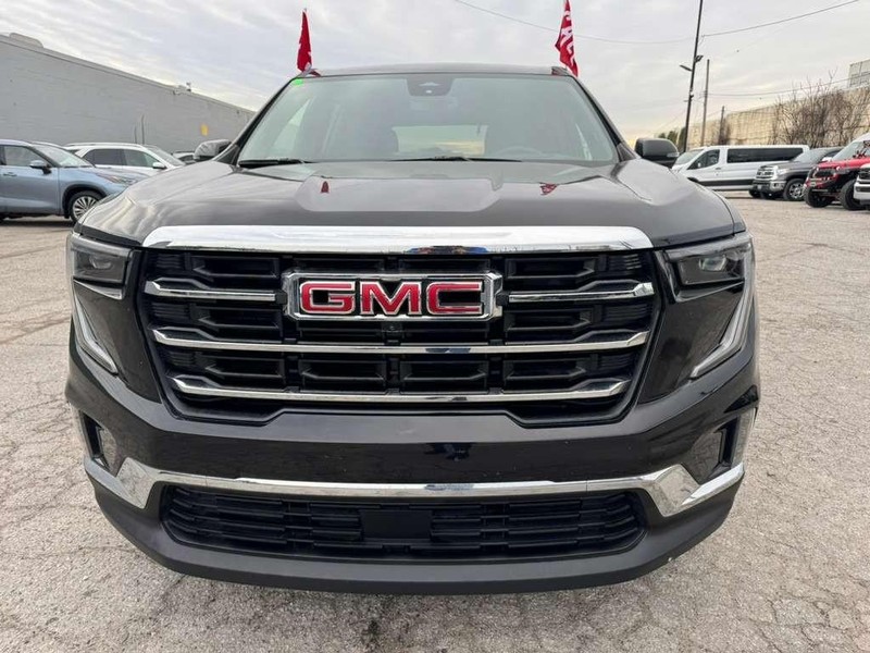 GMC Acadia Vehicle Full-screen Gallery Image 3