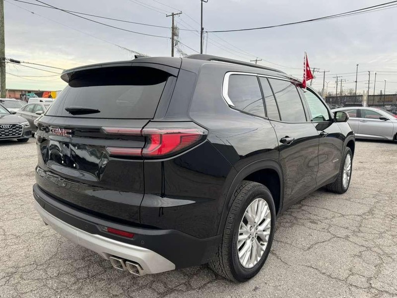 GMC Acadia Vehicle Full-screen Gallery Image 7