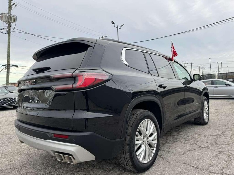GMC Acadia Vehicle Full-screen Gallery Image 10
