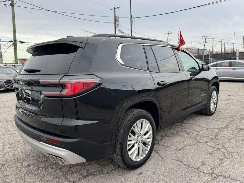 GMC Acadia Vehicle Full-screen Gallery Image 11