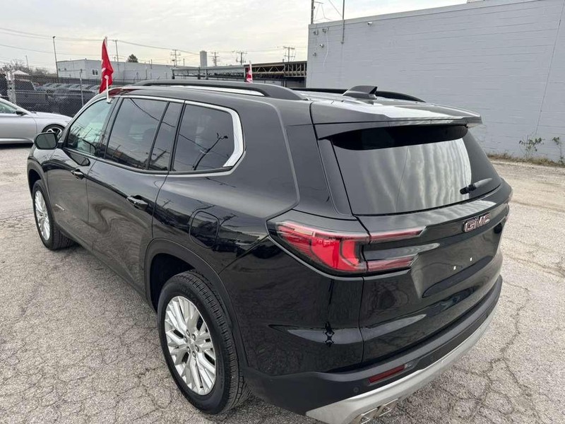 GMC Acadia Vehicle Full-screen Gallery Image 14