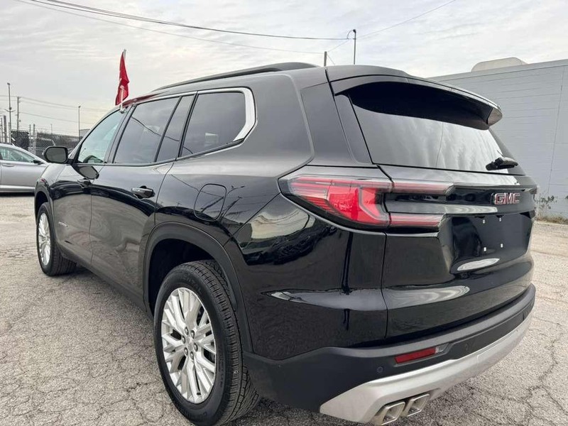 GMC Acadia Vehicle Full-screen Gallery Image 15