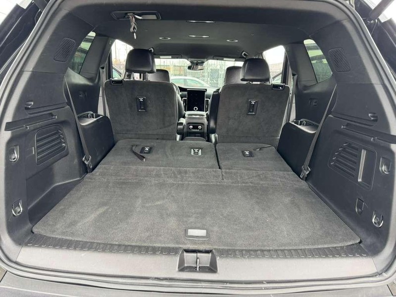 GMC Acadia Vehicle Full-screen Gallery Image 17