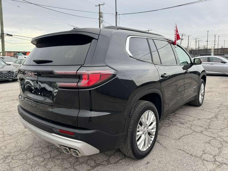 GMC Acadia Vehicle Full-screen Gallery Image 18