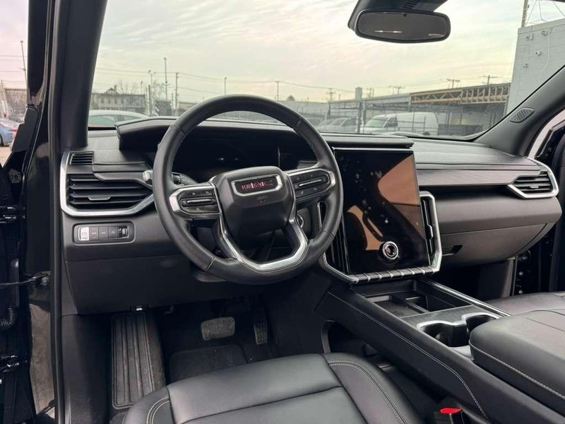 GMC Acadia Vehicle Full-screen Gallery Image 19