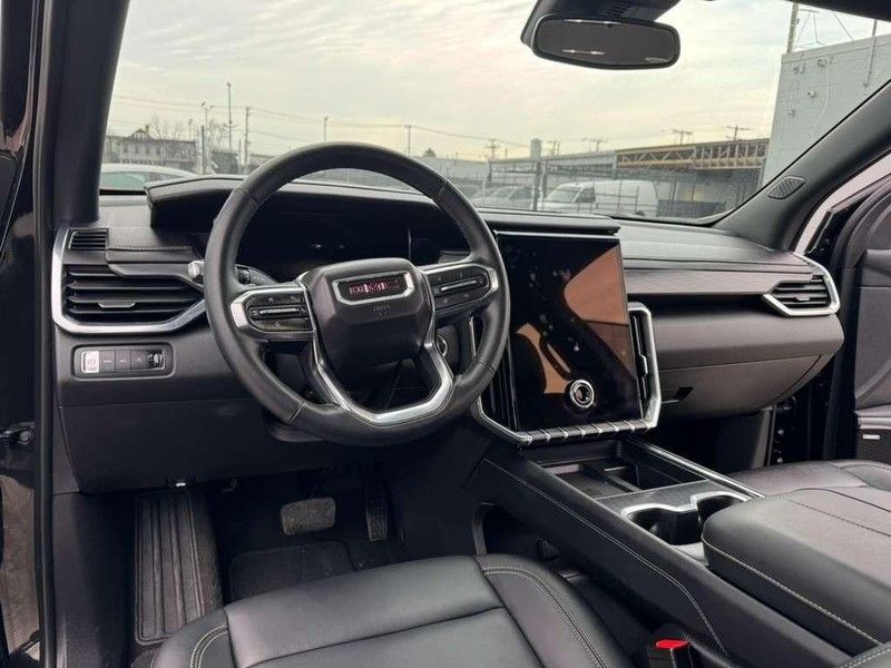 GMC Acadia Vehicle Full-screen Gallery Image 20