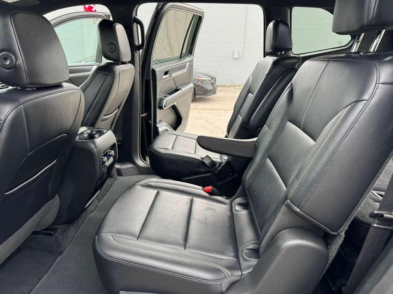 GMC Acadia Vehicle Full-screen Gallery Image 21