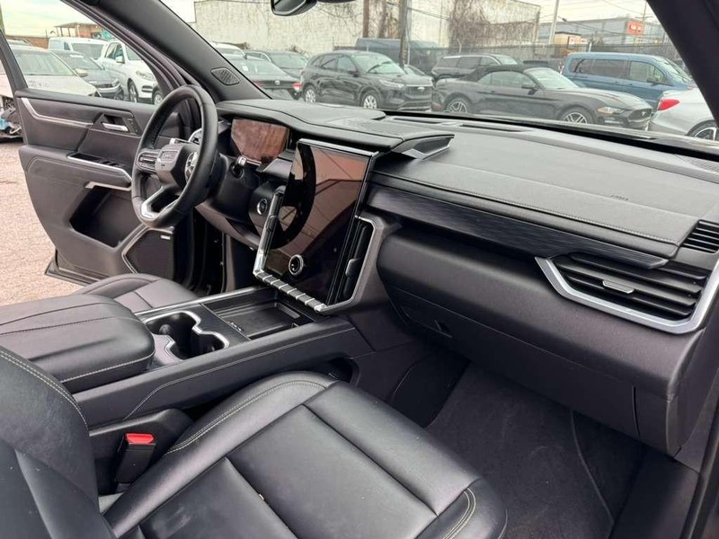 GMC Acadia Vehicle Full-screen Gallery Image 22