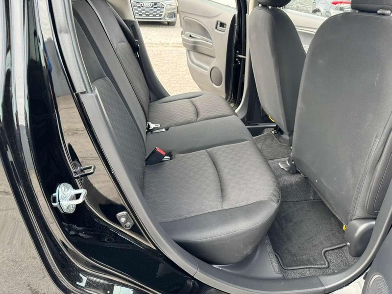 Mitsubishi Mirage Vehicle Full-screen Gallery Image 12