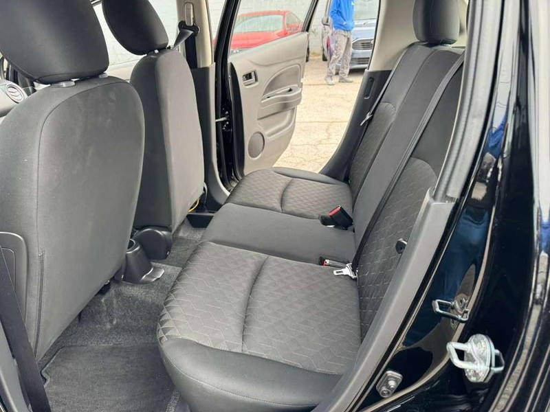 Mitsubishi Mirage Vehicle Full-screen Gallery Image 13