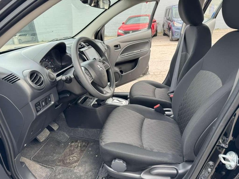 Mitsubishi Mirage Vehicle Full-screen Gallery Image 15