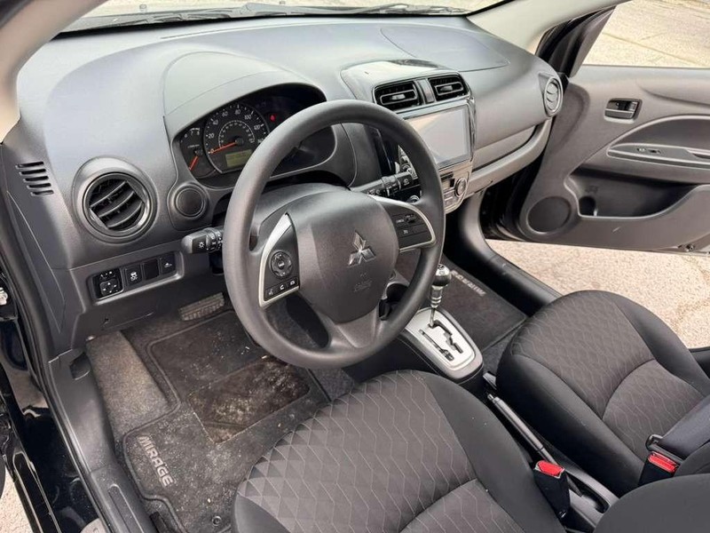 Mitsubishi Mirage Vehicle Full-screen Gallery Image 16