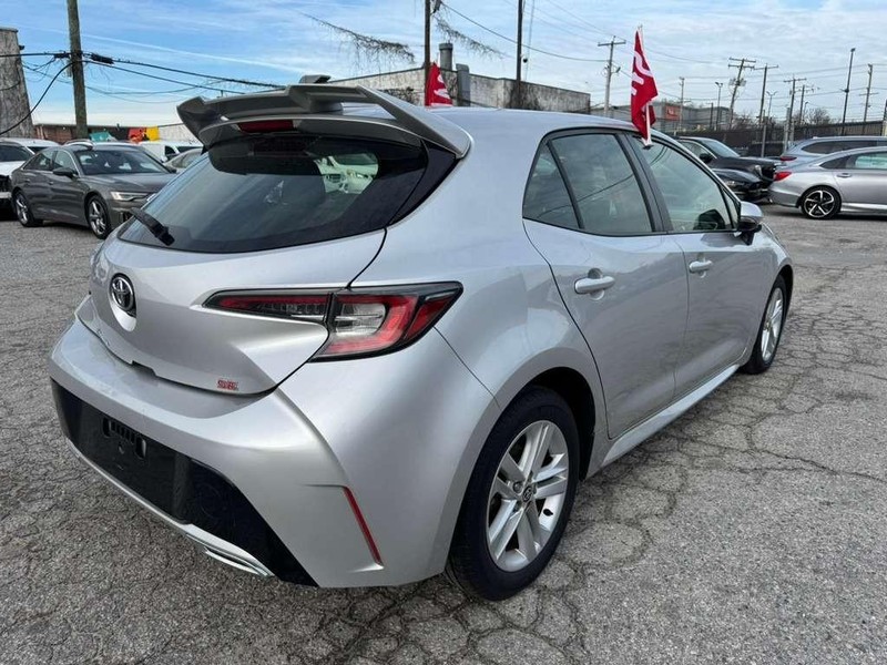 Toyota Corolla Hatchback Vehicle Full-screen Gallery Image 9